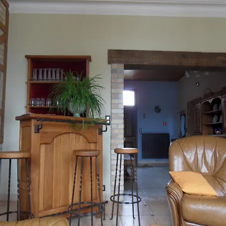 In Cul-des-sarts With Roofed Terrace *