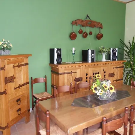 In Cul-des-sarts With Roofed Terrace