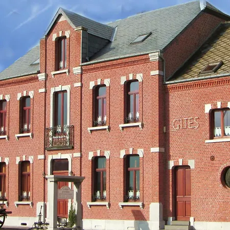 別荘 In Cul-des-sarts With Roofed Terrace *