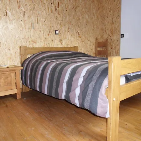 In Cul-des-sarts With Roofed Terrace Riezes