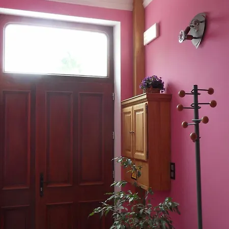 In Cul-des-sarts With Roofed Terrace