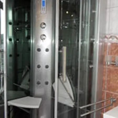 In Cul-des-sarts With Roofed Terrace