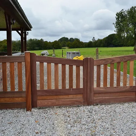 In Cul-des-sarts With Roofed Terrace