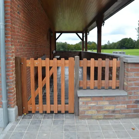 In Cul-des-sarts With Roofed Terrace 別荘