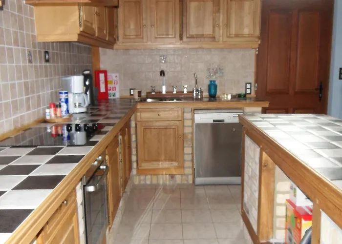 In Cul-des-sarts With Roofed Terrace بيت للعطل