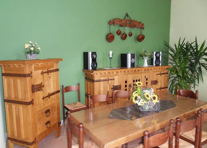 In Cul-des-sarts With Roofed Terrace