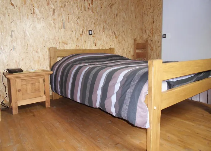 In Cul-des-sarts With Roofed Terrace Riezes