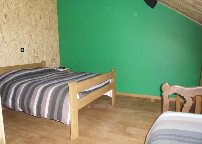 In Cul-des-sarts With Roofed Terrace Riezes