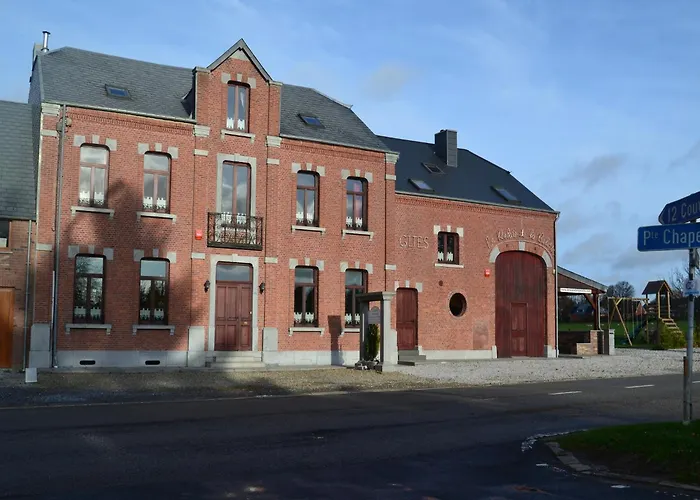 In Cul-des-sarts With Roofed Terrace Riezes