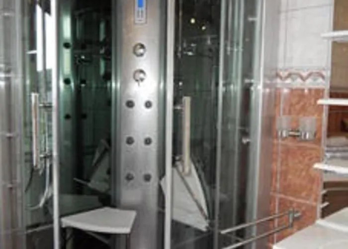 In Cul-des-sarts With Roofed Terrace