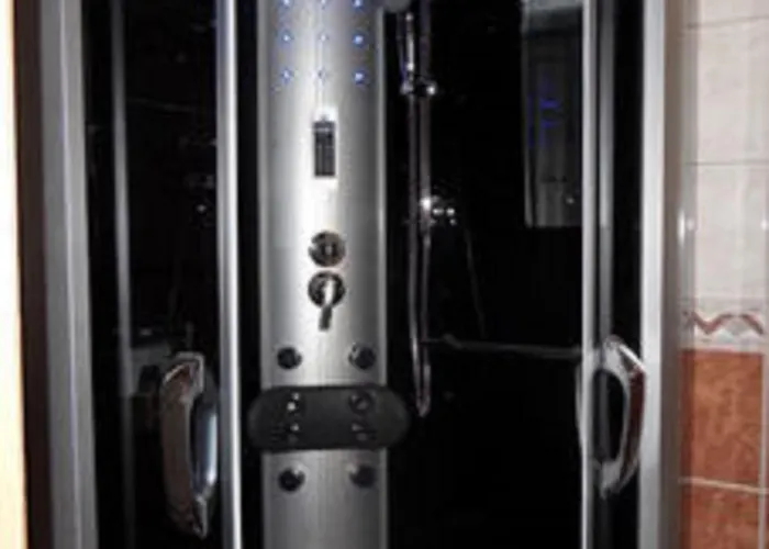 In Cul-des-sarts With Roofed Terrace *