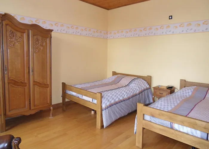 In Cul-des-sarts With Roofed Terrace *