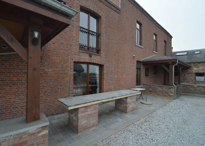 In Cul-des-sarts With Roofed Terrace * Riezes