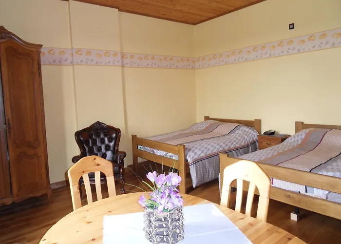 In Cul-des-sarts With Roofed Terrace *