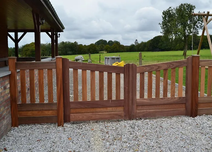 In Cul-des-sarts With Roofed Terrace
